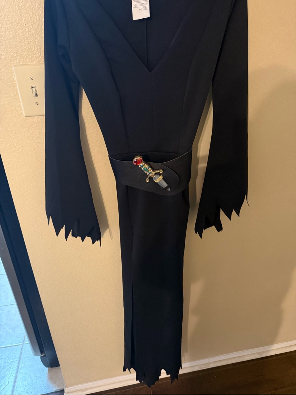 Elvira costume size Small in great condition. Comes with costume, wig knife/belt